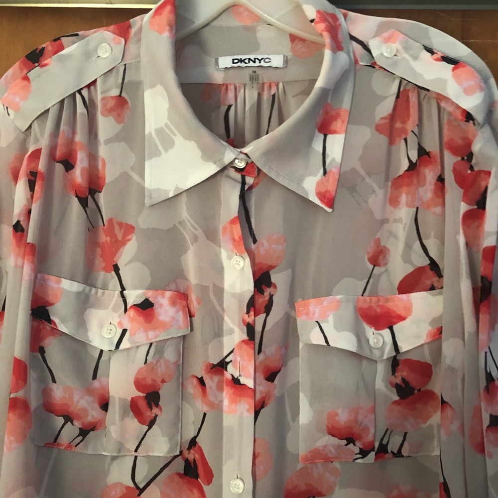 DKNYC sheer floral. Blouse Size 1X